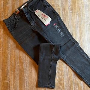 Levi’s 721 High Rise Skinny Jeans Size 28